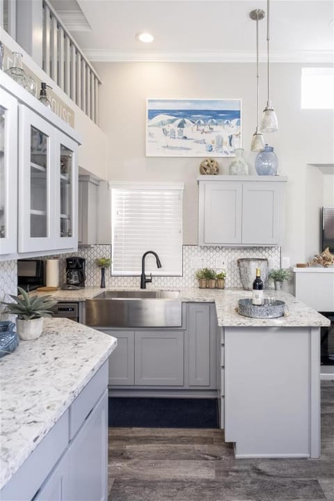 Blue Pacific House in Fort Bragg