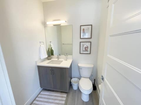 New Family-Friendly Townhome w/ Pool & Hot Tub Campground/ 
RV Resort in St George