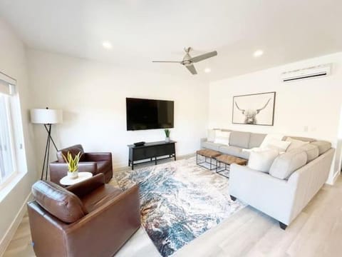 New Family-Friendly Townhome w/ Pool & Hot Tub Campground/ 
RV Resort in St George