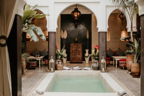 Property building, Swimming pool, Breakfast