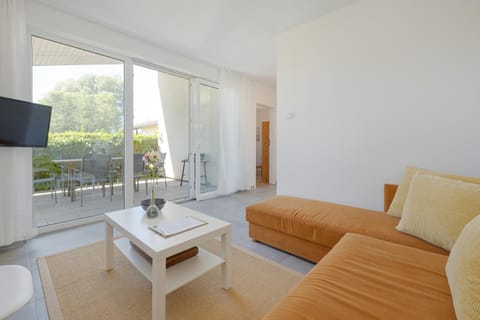 TV and multimedia, View (from property/room), Balcony/Terrace, Living room, Seating area