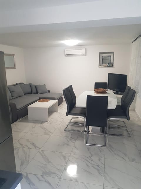 Apartment Jura Bilo Apartment in Šibenik-Knin County, Croatia