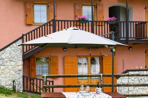 Patio, Facade/entrance