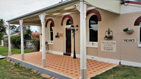 Facade/entrance