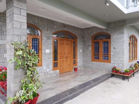 Facade/entrance