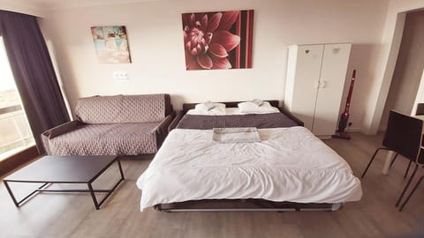 Bed, Seating area, Bedroom