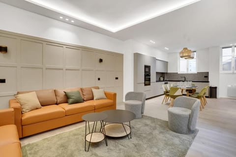 TV and multimedia, Kitchen or kitchenette, Living room, Seating area