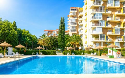 Day, Swimming pool, Swimming pool, sunbed