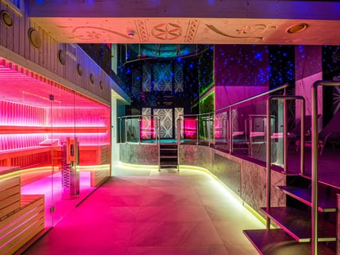 Hot Tub, Sauna, Sauna, Spa and wellness centre/facilities