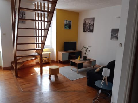 TV and multimedia, Seating area