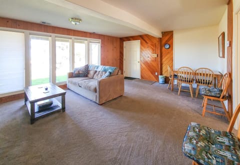 Fishermens Paradise in Coos Bay Walk to Beach! House in Oregon