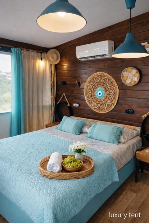 Bed, Bedroom, air conditioner