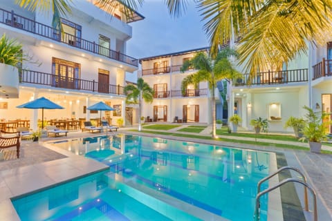 Property building, Swimming pool
