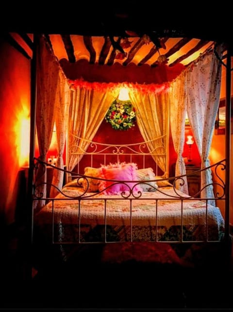 Bed, Decorative detail, Bedroom