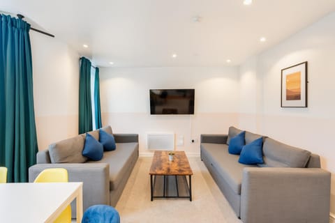 Duplex Apartment For Up to 13 Near City Centre Apartment in Cardiff