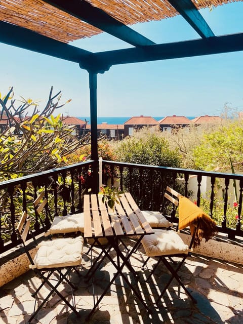 View (from property/room), Balcony/Terrace, Dining area