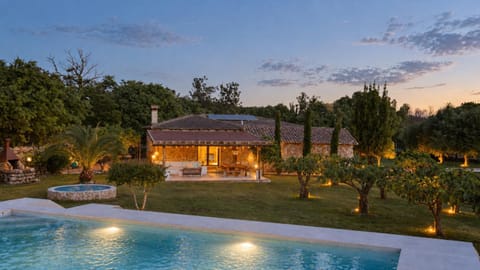 Property building, Patio, Natural landscape, Garden, Garden view, Pool view, Swimming pool, sunbed