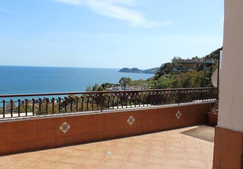 Property building, View (from property/room), Balcony/Terrace, Sea view