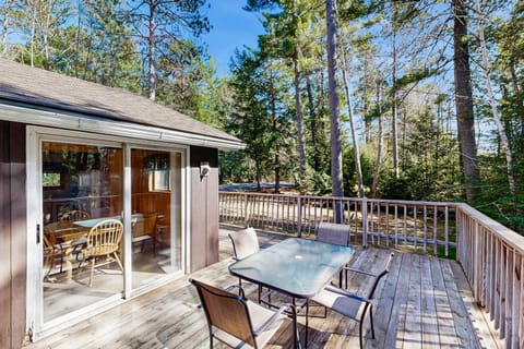 Quaint Lake Escape House in Wisconsin