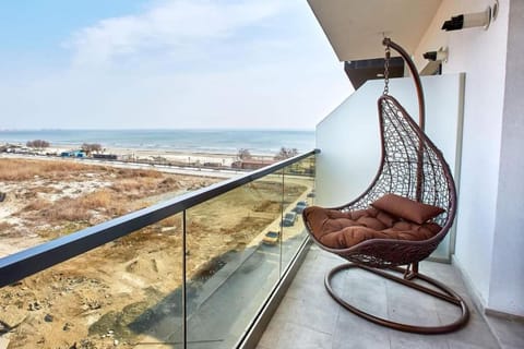 Day, Natural landscape, View (from property/room), Balcony/Terrace, Living room, Seating area, Sea view