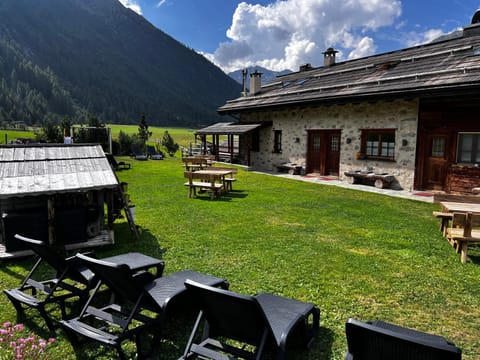 Baita Pomo Apartment hotel in Canton of Grisons