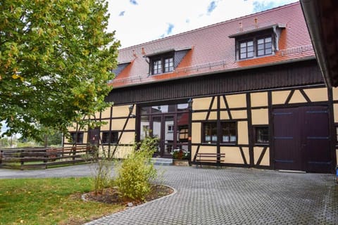 Patio, Facade/entrance