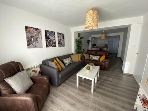 Living room, Lounge or bar