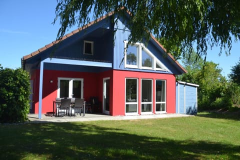Property building, Garden, Balcony/Terrace