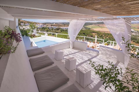 Balcony/Terrace, Lounge or bar, Swimming pool