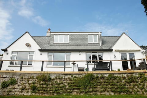 Property building, Patio, Balcony/Terrace
