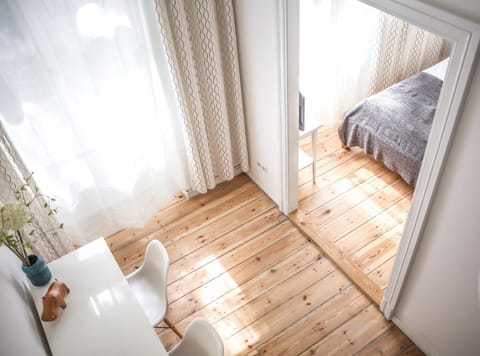 Bed, Living room, Photo of the whole room, Decorative detail, Decorative detail, Bedroom