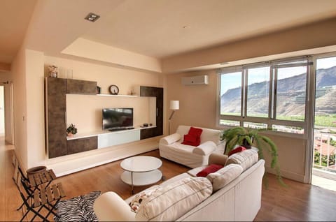 TV and multimedia, Living room, Mountain view