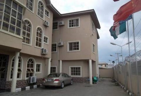 Property building, Patio, Neighbourhood, Parking, furniture