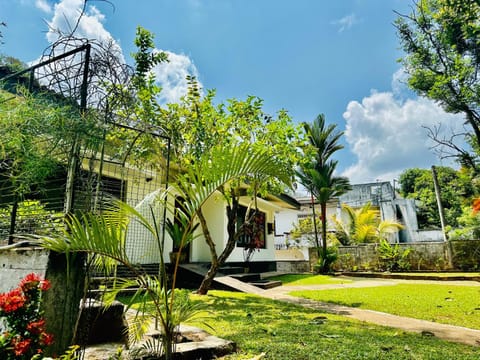 Property building, Day, Natural landscape, Garden, Garden view