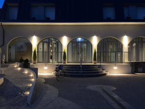Facade/entrance