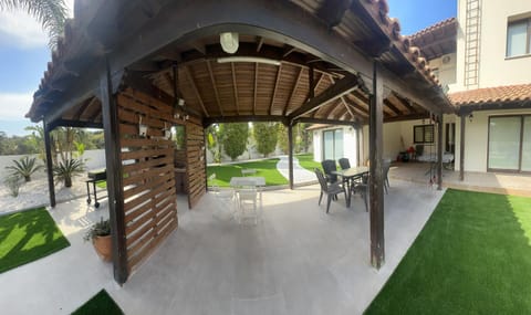 Leo's Paradise Villa in Protaras