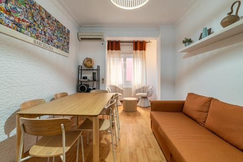 Kitchen or kitchenette, Living room, Seating area, Dining area, air conditioner