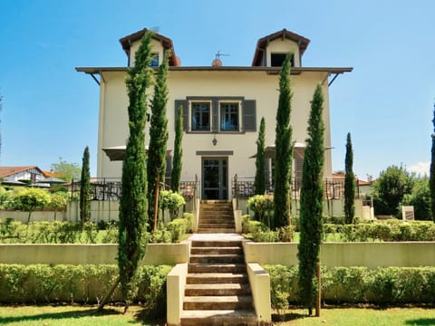 Property building, Patio, Patio, Garden, Garden, Breakfast, Breakfast, Parking