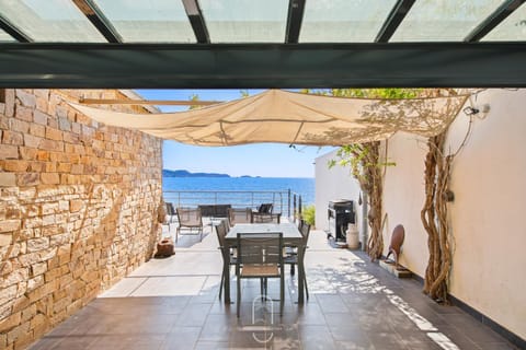 Property building, Balcony/Terrace, Sea view