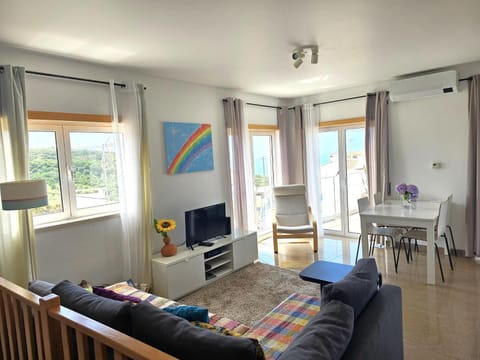 Communal lounge/ TV room, Living room, Sea view