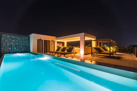 Swimming pool