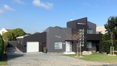 Property building, Facade/entrance, Garden