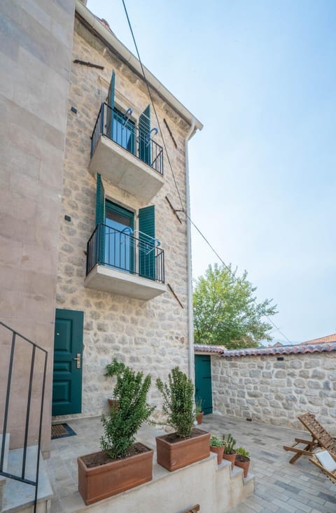 Property building, Facade/entrance