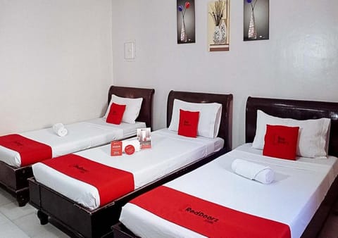 Bed, TV and multimedia, Photo of the whole room, Bedroom, towels