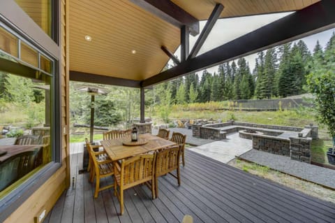 Bear Discovery Custom Tamarack Estate Home by Casago McCall - Donerightmanagement House in Valley County