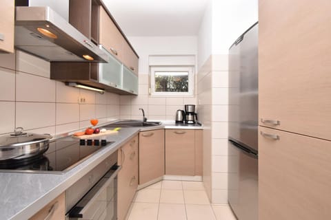 Kitchen or kitchenette, Communal kitchen