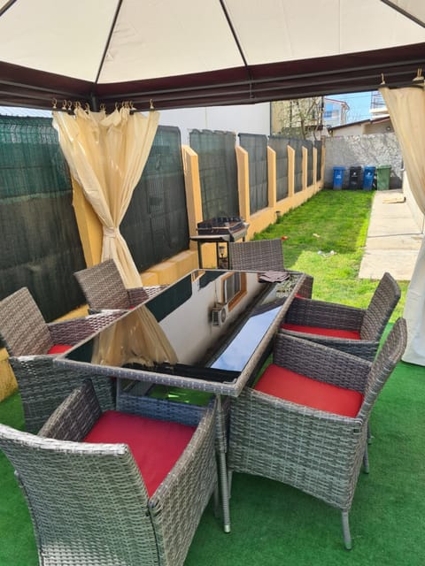 Garden, Seating area
