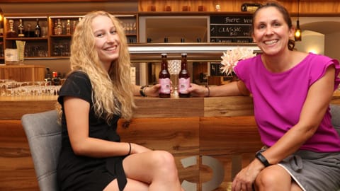 Restaurant/places to eat, Lounge or bar