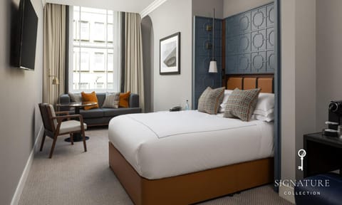 Bed, Living room, Photo of the whole room, Bedroom