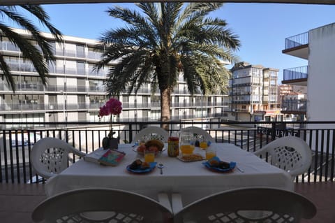 View (from property/room), Balcony/Terrace, Dining area